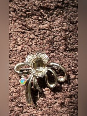 Silver Bow Floral Crystal Brooch - Silver Diamante